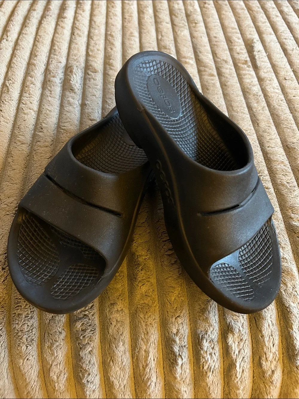 OOFOS OOahh Slide Sandals Men’s 4 Women’s 6 Good Condition Unisex